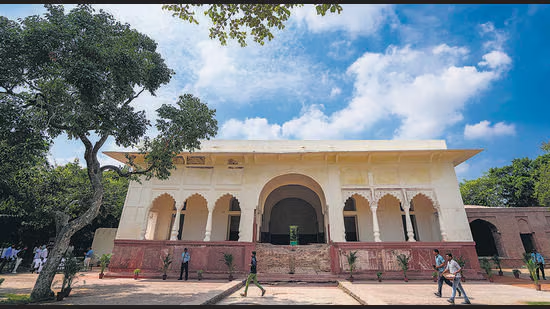 Sheesh Mahal