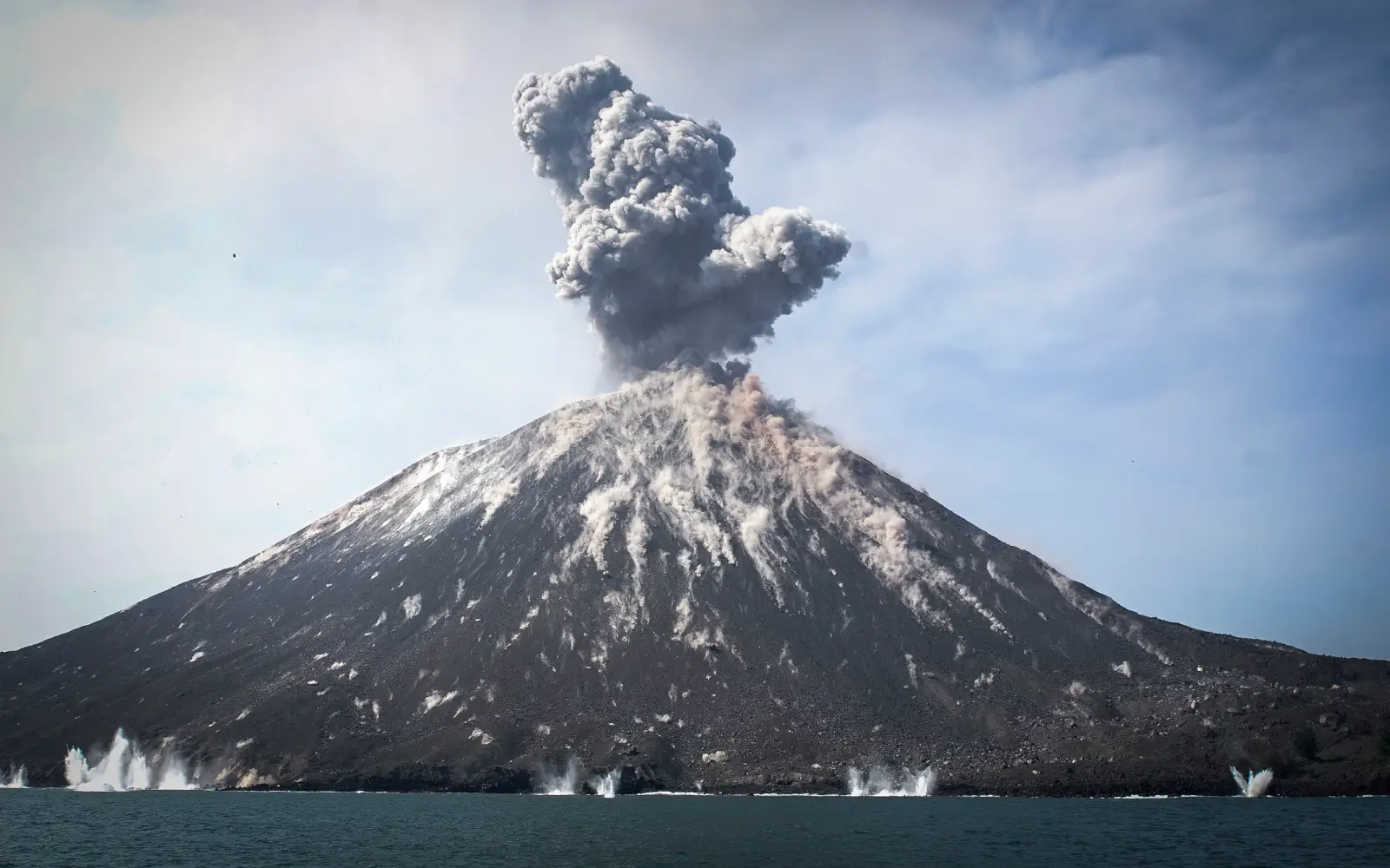 Krakatau Volcano Eruption 2026